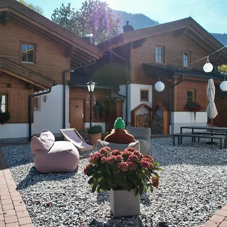 Dorfchalets - Berta Inkl Tauern Therme Eintritt & Sommerkarte Дом отдыха *